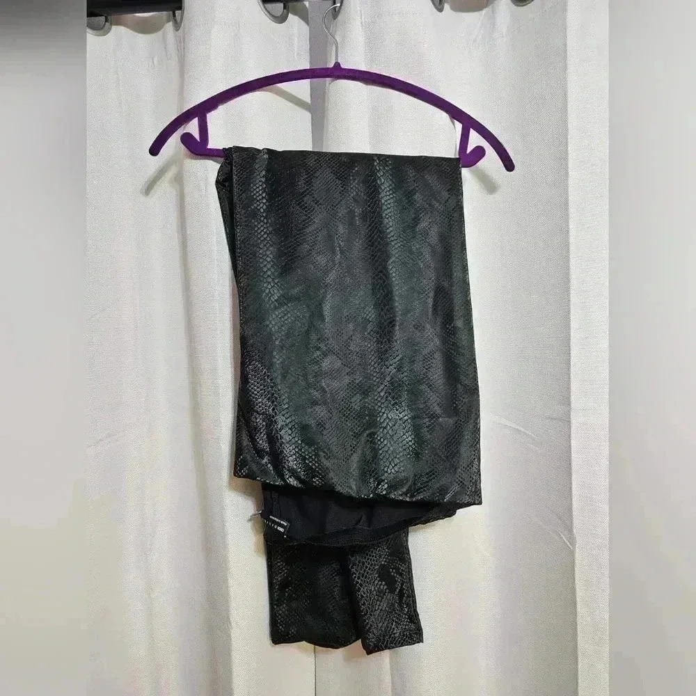 Plus Size Snakeskin Faux Leather Leggings